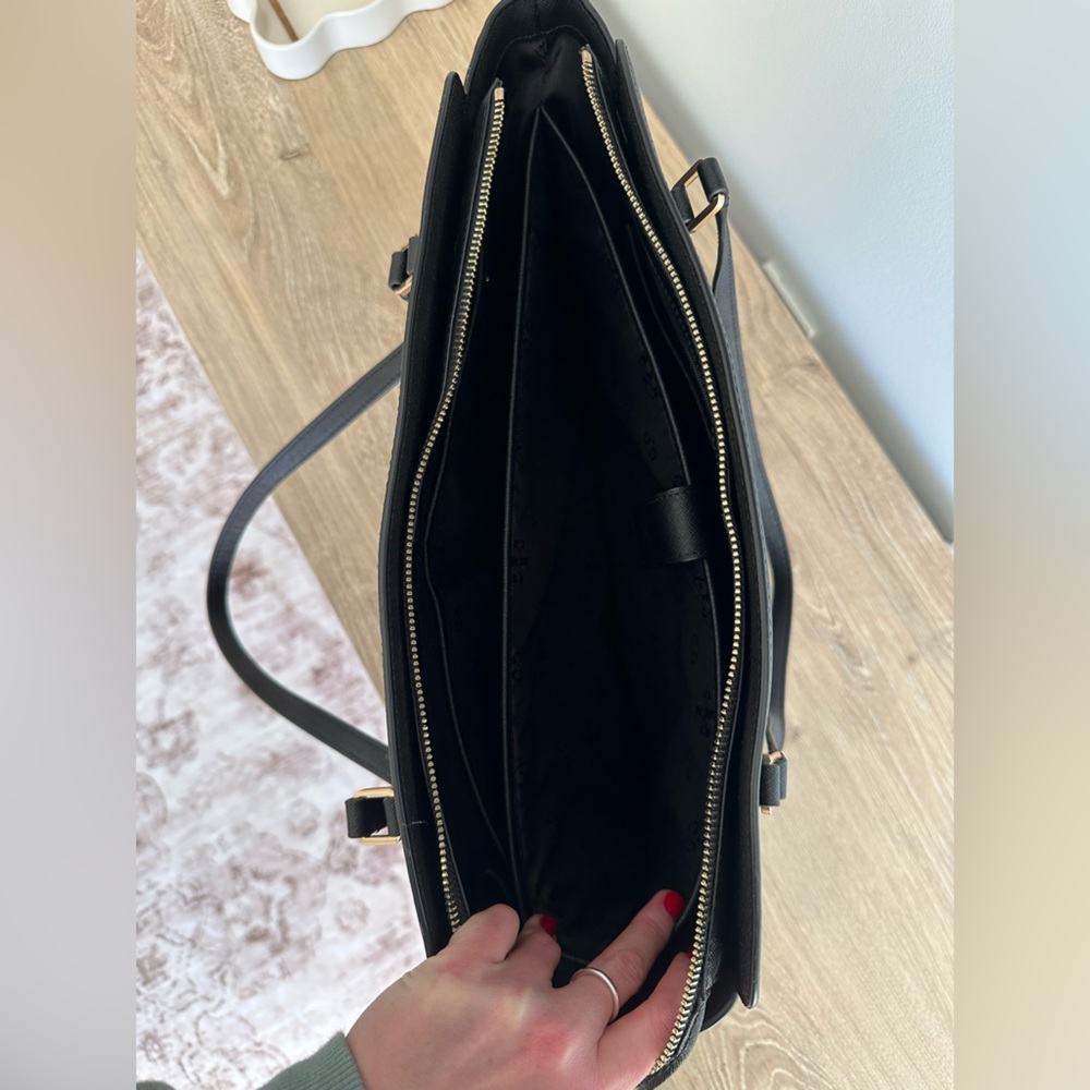 Tory Burch Black Tote / Shoulder bag / laptop holder inside! - Picture 7 of 7